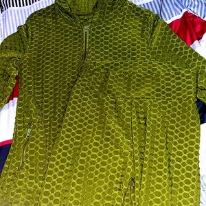 I’m selling a light greenish work out set